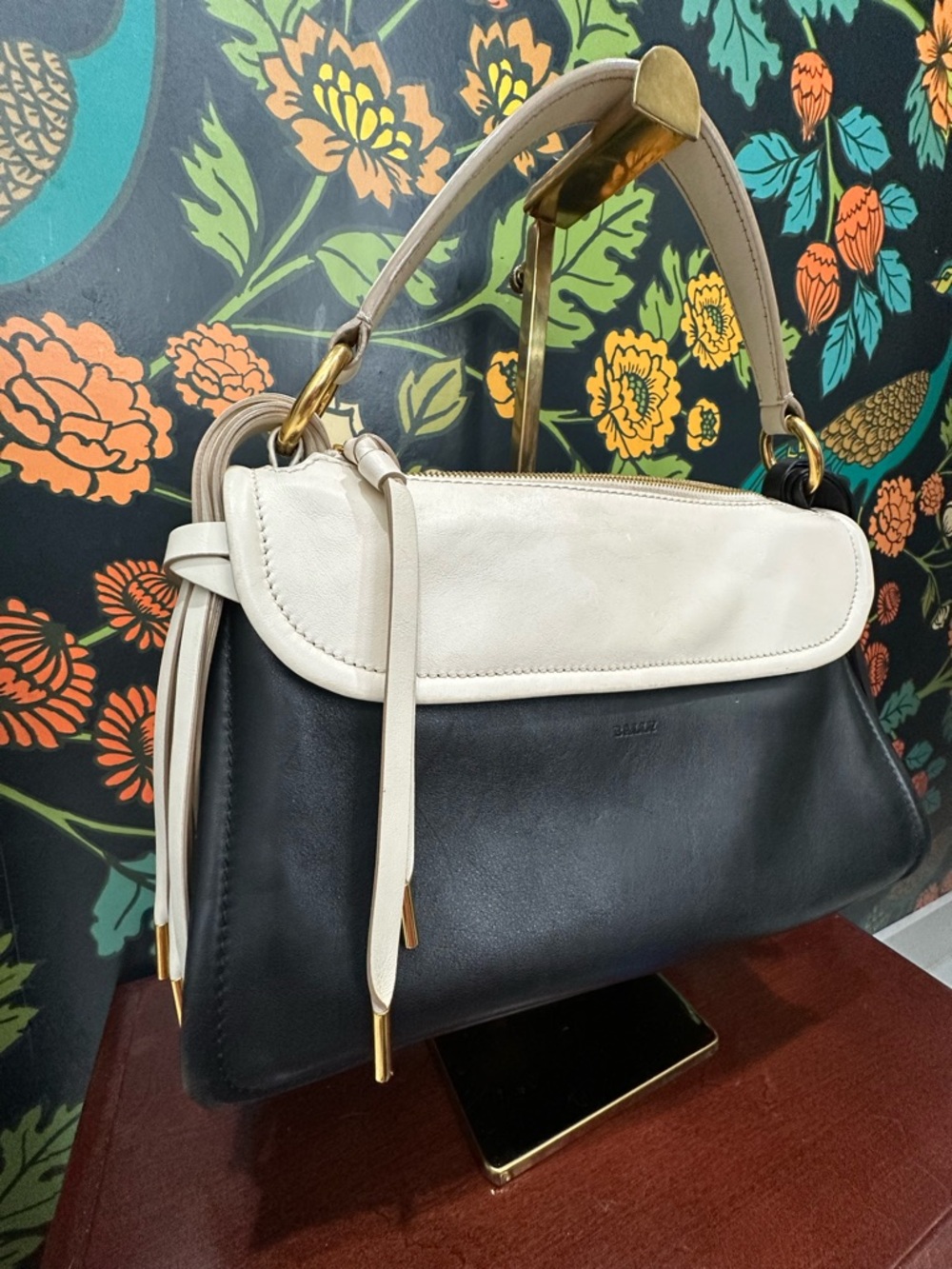 Bally Kyrah Black Ivory Leather Shoulder Bag Tassel Detail Top Handle Italy - Picture 4 of 13